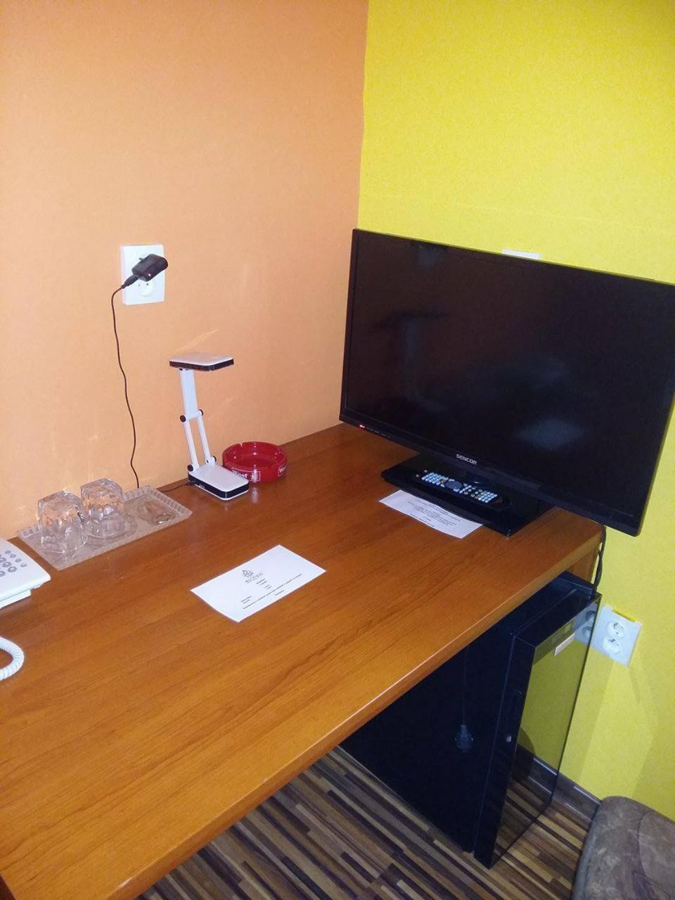 Hotel Central Sala Стая снимка