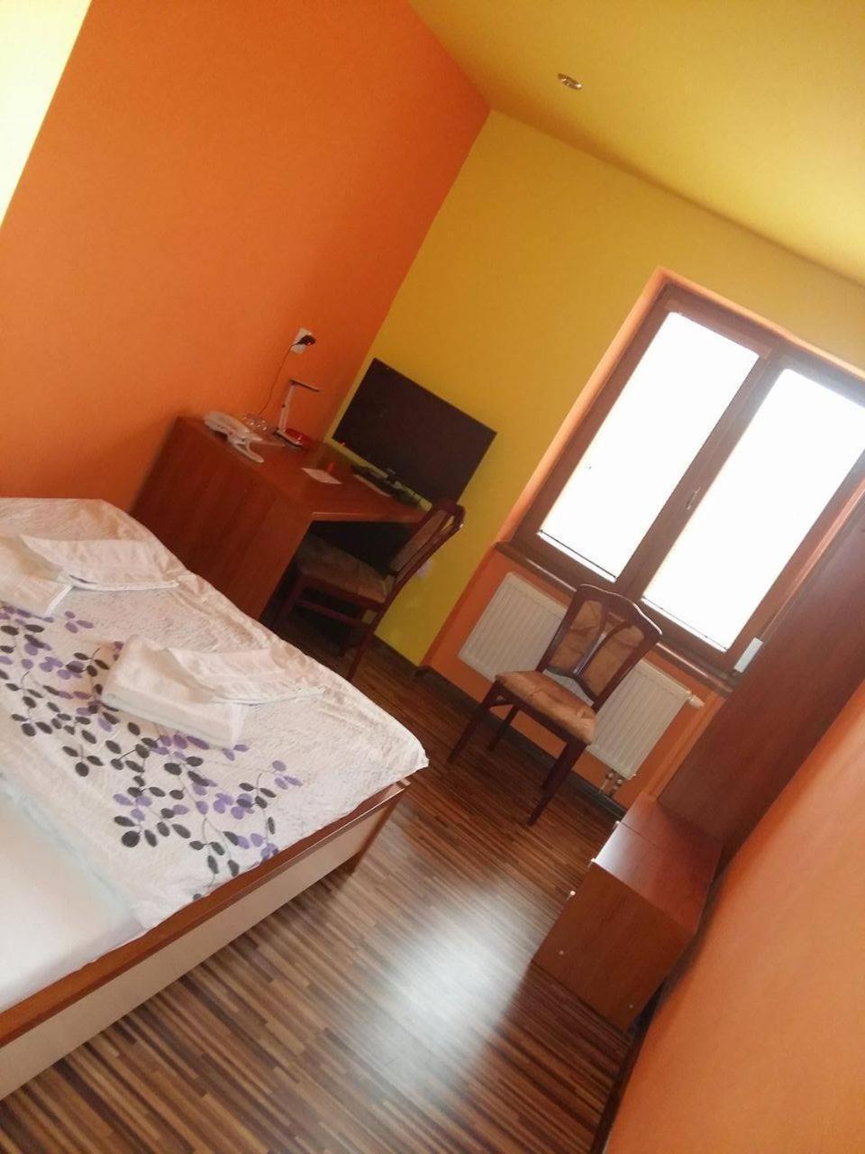 Hotel Central Sala Стая снимка